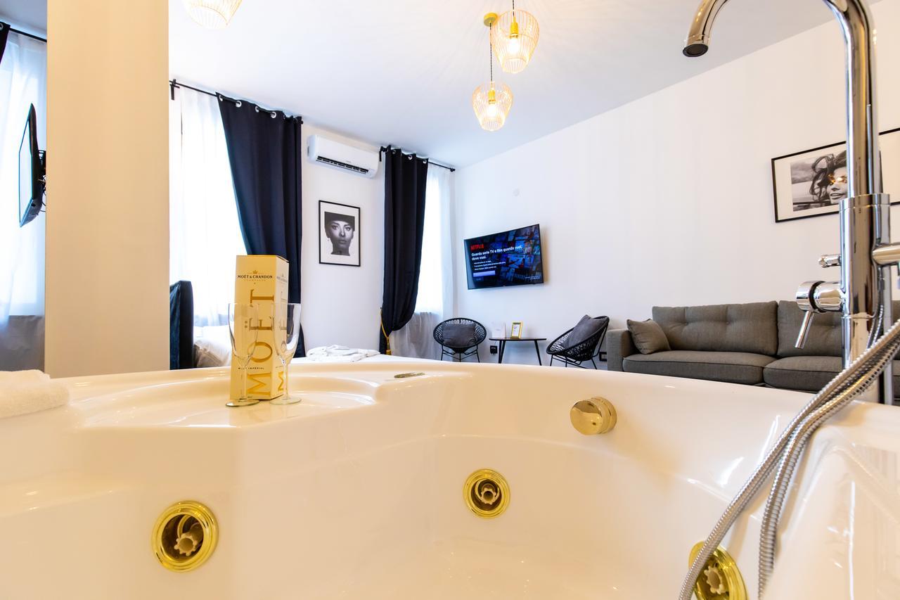 Muni Boutique Flat By Babylon Stay Napoli Bagian luar foto