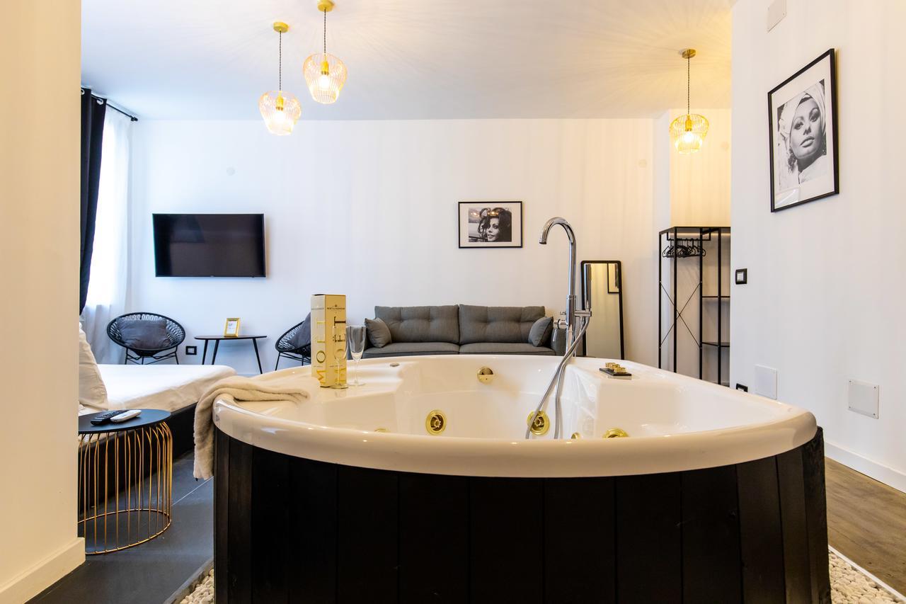 Muni Boutique Flat By Babylon Stay Napoli Bagian luar foto