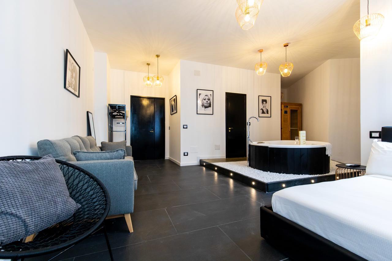 Muni Boutique Flat By Babylon Stay Napoli Bagian luar foto