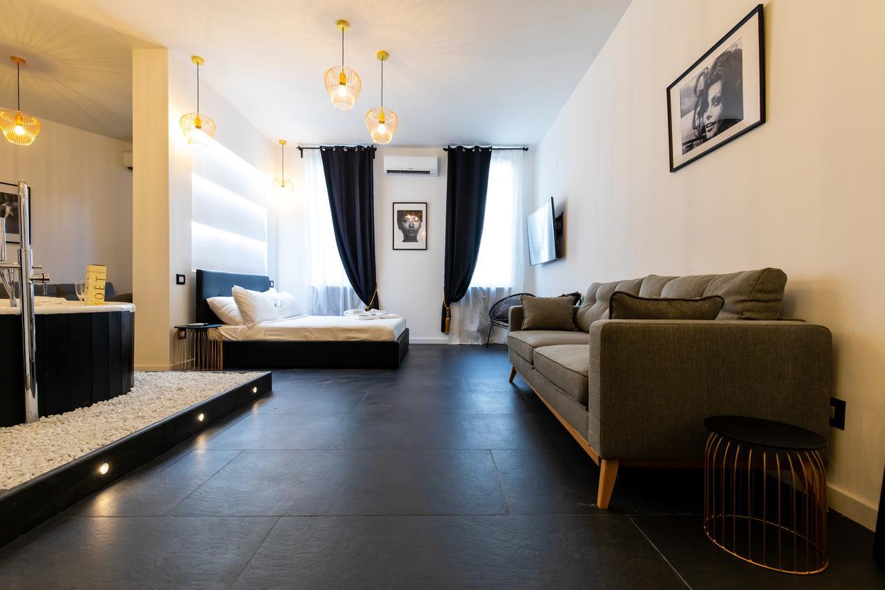 Muni Boutique Flat By Babylon Stay Napoli Bagian luar foto