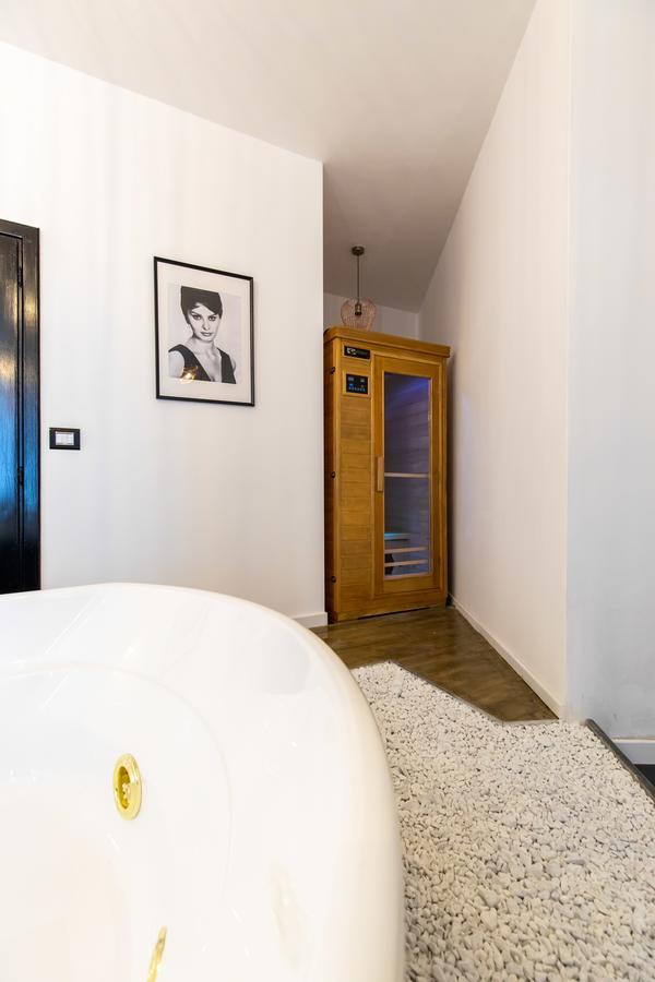 Muni Boutique Flat By Babylon Stay Napoli Bagian luar foto